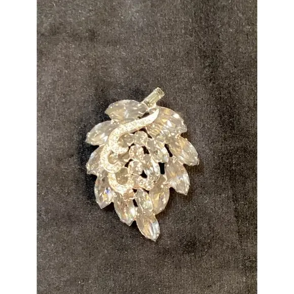 Classic Weiss Designed Rhinestone Leaf Brooch - Picture 2 of 4
